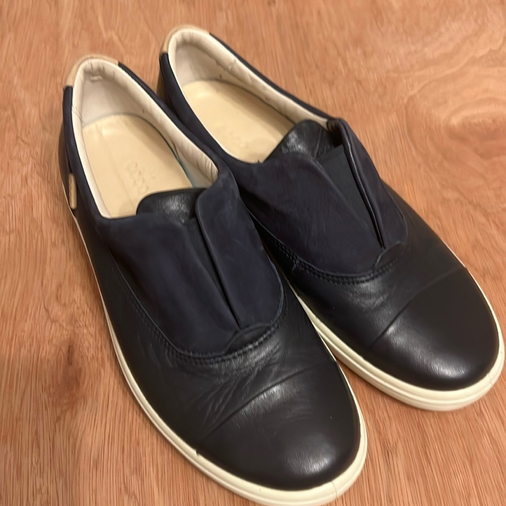 Ecco Black Leather Slip On Casual Sneaker NWOT
